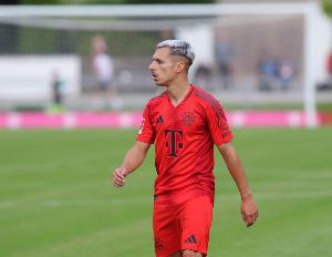 西媒：塞尔塔希望租借拜仁球员萨拉戈萨，还在谈是否加入买断选项