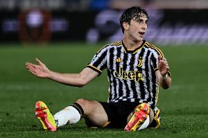 Kaiyun Sports-开云体育-跟队记者：尤文考虑1500万到2000万卖米雷蒂，许多意大利球队有意