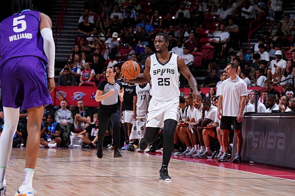 Kaiyun Sports-开云体育-夏联MVP的有力竞争者！马刺真的不考虑给他送出一份双向合同吗？