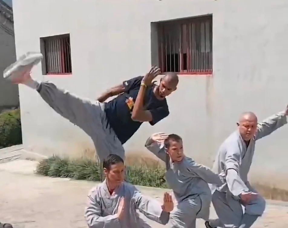 开云体育平台-美记：文班从少林寺的训练中受益匪浅 尤其精神集中&amp;身体定位方面