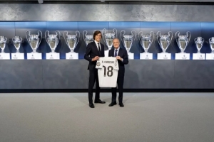 Kaiyun Sports-开云体育-官方：A费将穿皇马18号球衣，获赠伯纳乌球场模型和手表