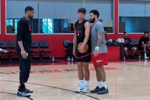 开云登录入口-谢泼德的暑期特训！范弗里特和小谢一起训练 不忘指点一番