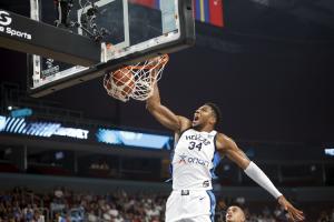 开云登录入口-变态效率~字母哥欧锦赛场均28.8分钟轰30分9.8板4助 命中率72.5%