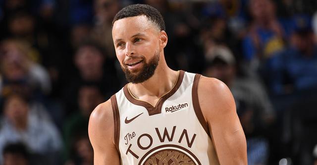 开云-爱游戏-科尔:库里的状态没有上一场出色 他还需要更多时间找回节奏